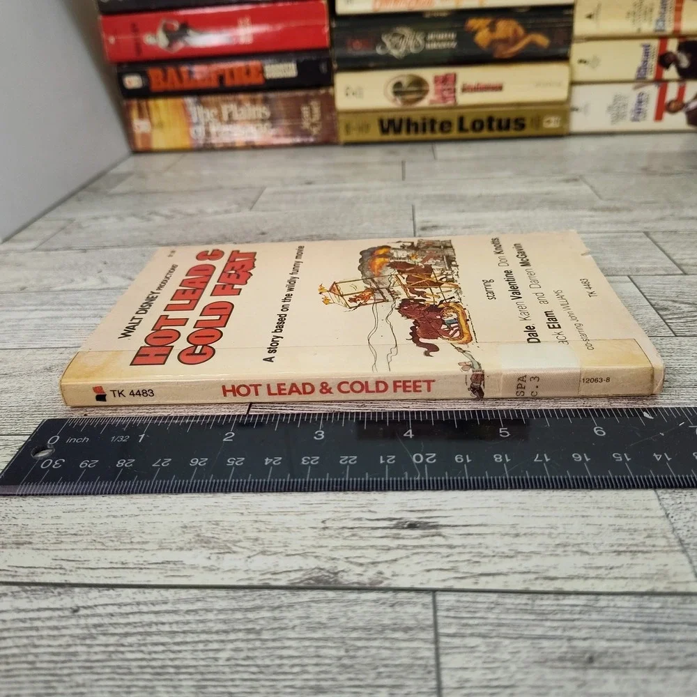 HOT LEAD‎ AND COLD FEET Walt Disney Paperback Based on Movie 1978 1st Edition